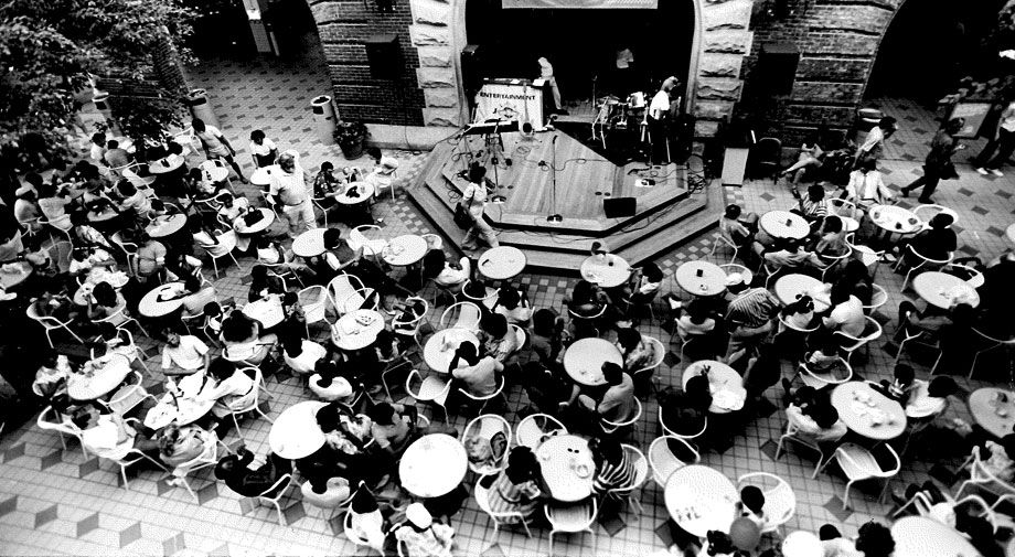 6th Street Marketplace: Food court, 1987